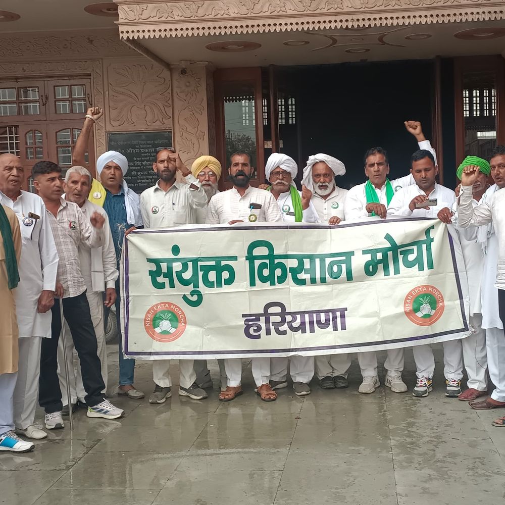 हांसी में BBMB बदलाव के खिलाफ किसानों का प्रदर्शन:बिजली निजीकरण और नए नियमों का विरोध; मार्केट कमेटी ऑफिस का करेंगे घेराव