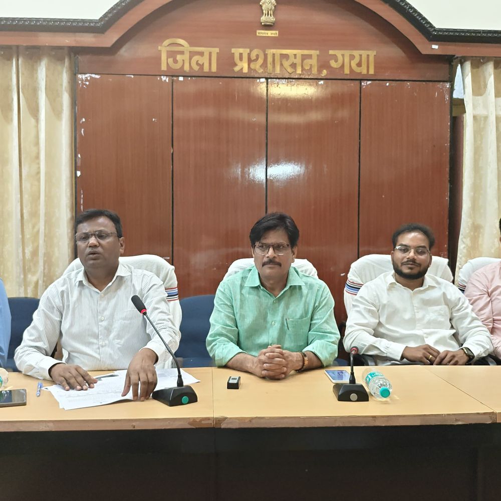 एक महीने में ढाई लाख से अधिक सिलेंडर का वितरण:रोजाना 13 हजार की सप्लाई; जिले में स्टॉक की कमी नहीं; गड़बड़ी पर होगी कार्रवाई