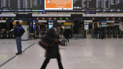 Uk News: ‘Great Gen Z exodus’: Young Britons leaving UK in record numbers over rising cost-of-living