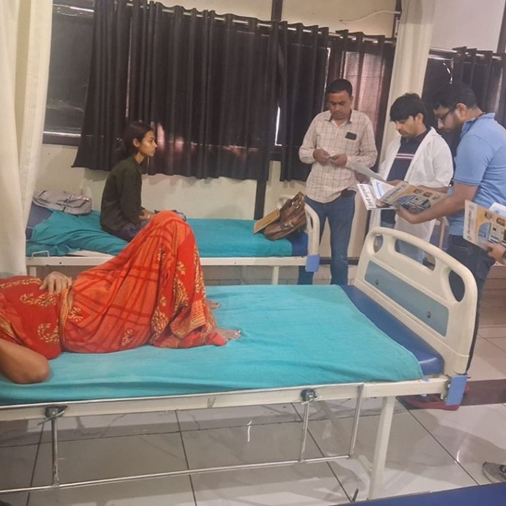 भिवानी में CM फ्लाइंग की प्राइवेट अस्पताल में रेड:आयुष्मान योजना का रिकॉर्ड जांचा; मरीज बोला-बाहर की दवाइयों के पैसे दे रहे