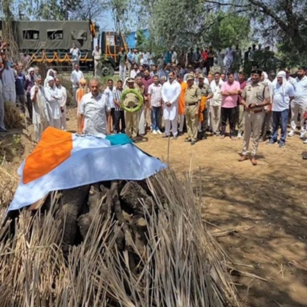 चरखी दादरी का जवान शहीद, गांव में हुआ अंतिम संस्कार:BSF में तैनात थे; MLA सांगवान बोले- परिवार के दर्द को समझता हूं