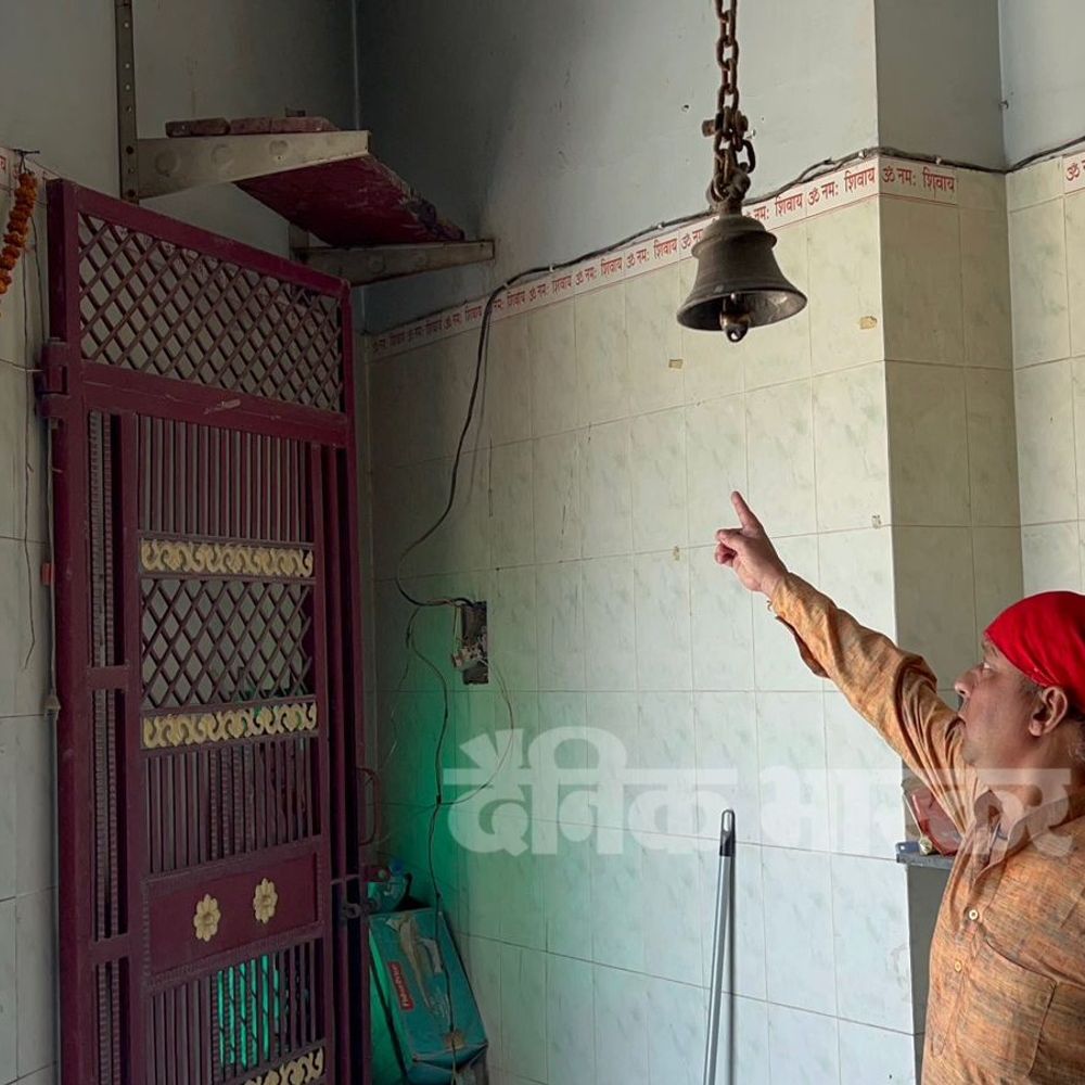 हांसी के दुर्गा माता मंदिर में चोरी:चोरों ने दानपात्र, इनवर्टर-बैटरी उठा ले गए, कई बार हो चुकी है चोरी की वारदात, लेकिन नहीं पकड़े गए आरोपी