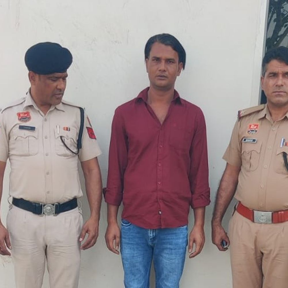 नूंह में ATM लूट का इनामी बदमाशा गिरफ्तार:गैस कटर से काटी मशीन, 22 लाख लेकर हुआ फरार, साथियों के साथ मिलकर वारदात