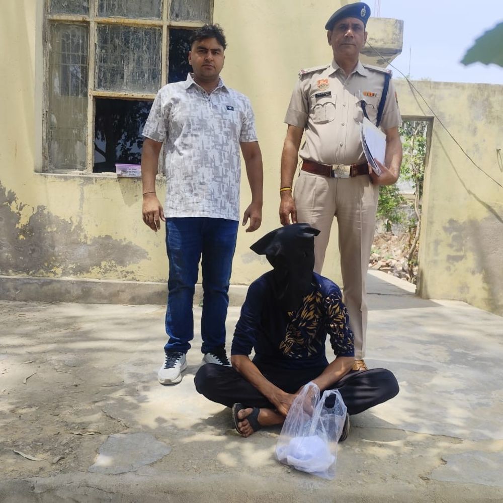 नूंह पुलिस ने नशा तस्कर को पकड़ा:हेरोइन बरामद, बाइक जब्त, पुलिस को देखकर भागने की कोशिश में गिरा