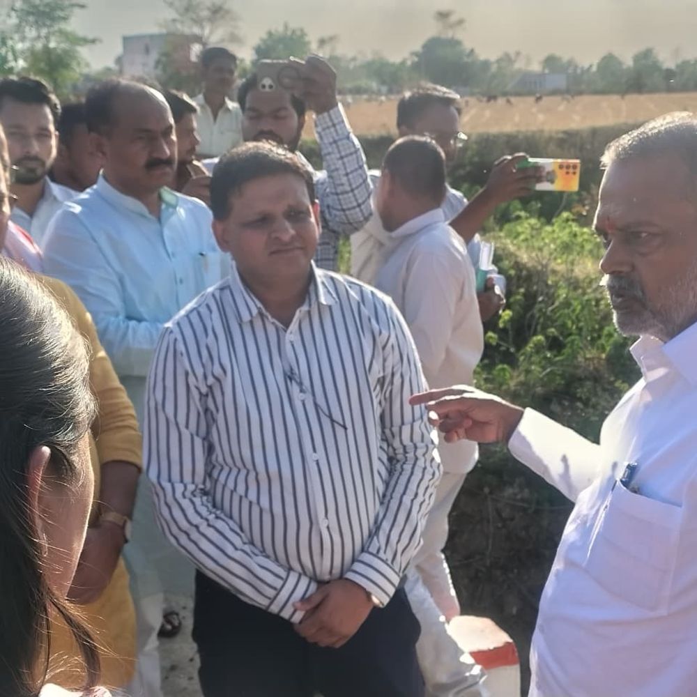 मंत्री ने तालाब गहरीकरण में पकड़ी धांधली:निवाड़ी में नारायण कुशवाह ने इंजीनियर को सस्पेंड कराने दिए निर्देश