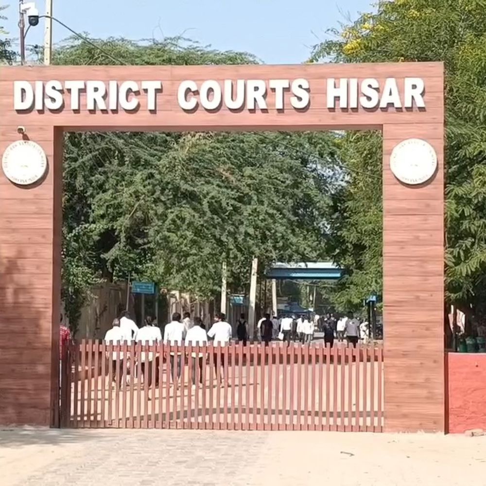 हनीट्रैप में फंसाने वाले दोषियों को 10 साल की कैद:हिसार कोर्ट ने ₹50-50 हजार का लगाया जुर्माना, कार लेकर हुए थे फरार