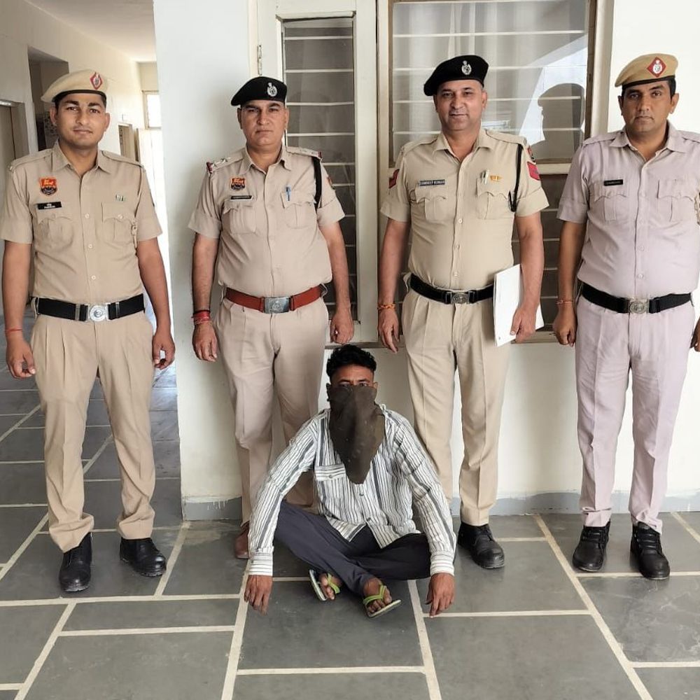 हांसी पुलिस ने अरेस्ट किया ड्रग्स तस्कर:बाइक पर लेकर आ रहा था हेरोइन, पुलिस को देखकर भागने का प्रयास