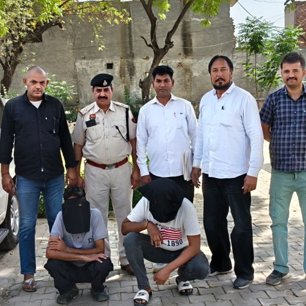 टोहाना के पिंकस्टोन होटल में IPL सट्टा: 2 युवक काबू:5 फोन-करोड़ों का हिसाब मिला, गुजरात टाइटंस-केकेआर मैच पर लग रहा था दांव