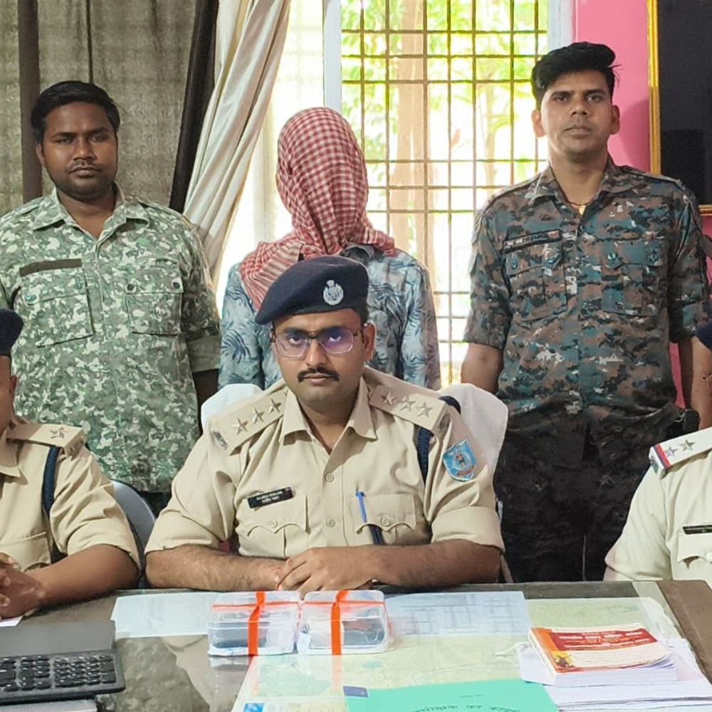 मेदिनीनगर में तीन अपराधी गिरफ्तार, हथियार बरामद:जमीन विवाद में वारदात की थी योजना, डाल्टनगंज रेलवे स्टेशन पर की थी फायरिंग