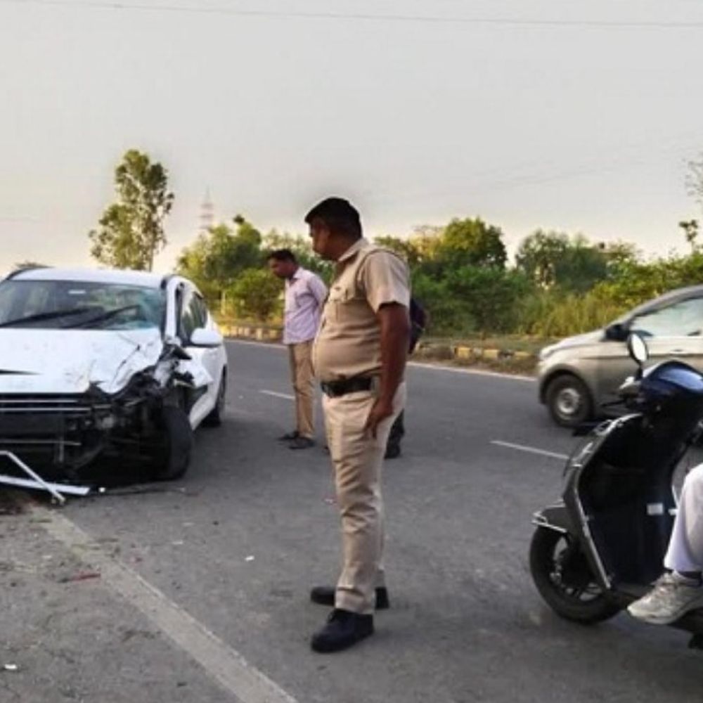 महम में एक्सीडेंट में दो बेटियों के पिता की मौत:पीछे से तेज रफ्तार कार ने मारी टक्कर, बाइक पर सवार होकर गांव लौट रहा