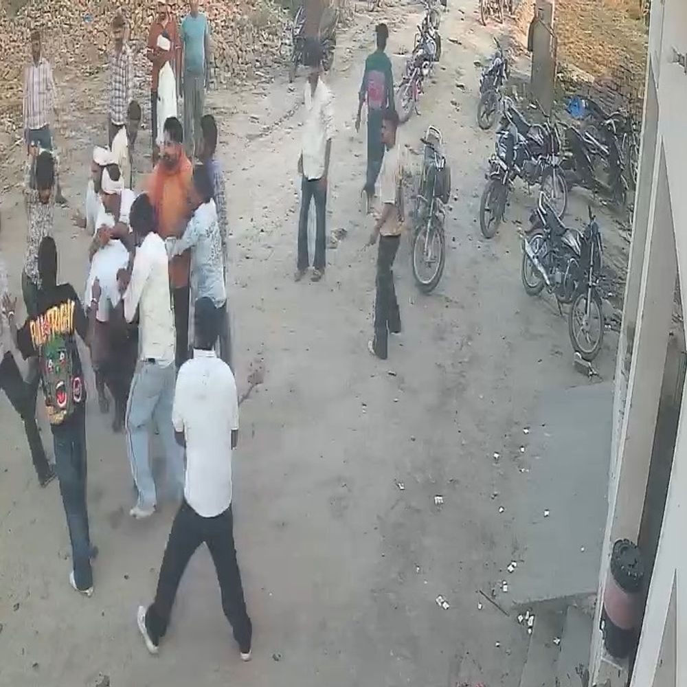 फाजिल्का में ईंट भट्ठे पर युवक पर हथियारों से हमला:2 लोग घायल, एक की हालत गंभीर; वारदात की CCTV वीडियो वायरल