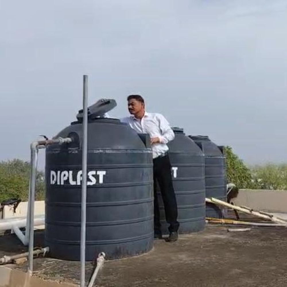 रेवाड़ी अस्पताल की पानी टंकी में कीड़े, जांच कमेटी बनाई:स्वास्थ्य मंत्री बोलीं-दोषियों पर होगी कार्रवाई, पीएमओ को ठहराया जिम्मेदार