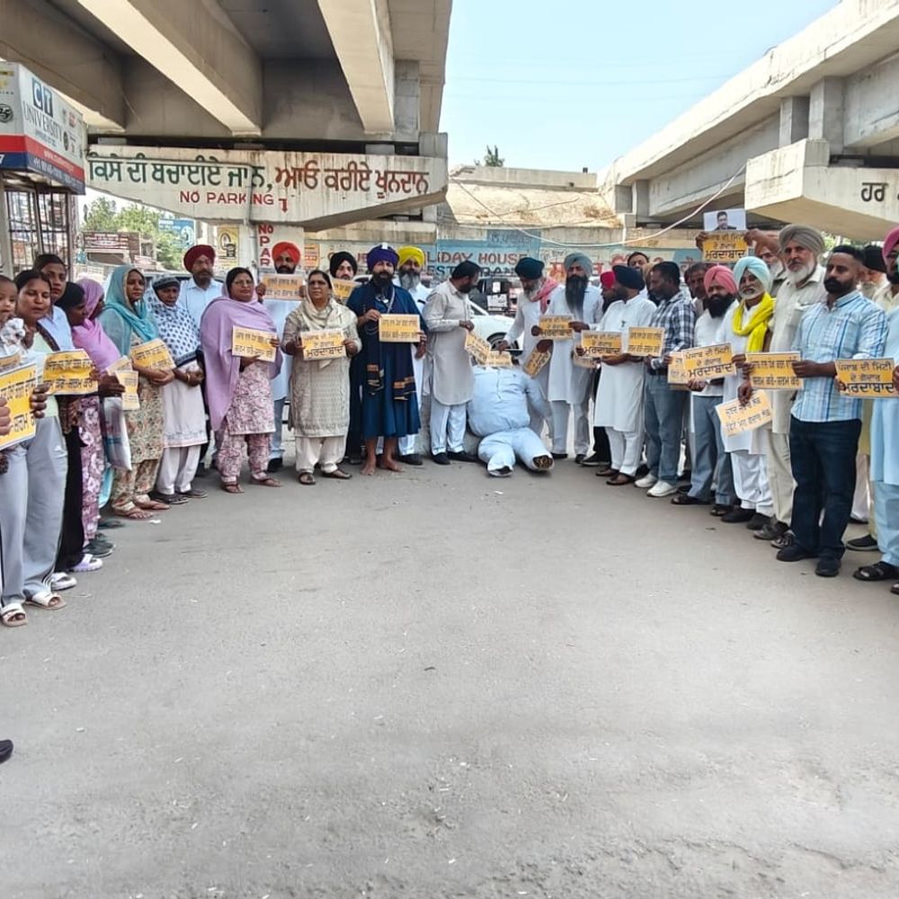 जगराओं में आप के कार्यकर्ताओं का प्रदर्शन:राघव चड्ढा के खिलाफ 'पंजाब की मिट्टी के गद्दार मुर्दाबाद' के नारे लगाए