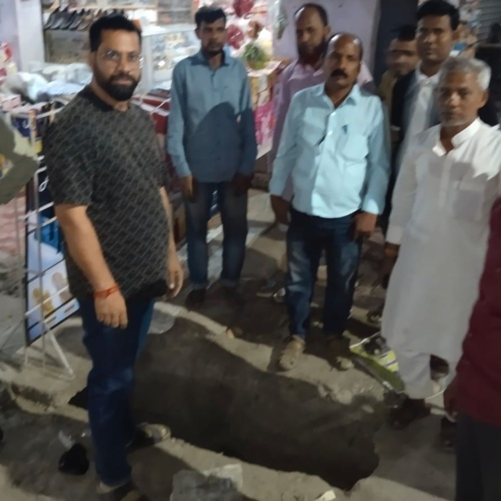 शिवहर के गांधी चौक नाले पर जल्द लगेगा स्लैब:सभापति ने निर्माण का दिया आश्वासन, कहा-जल्द स्थायी समाधान