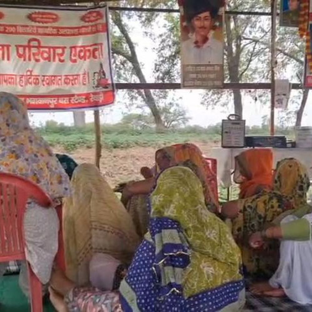 राव इंद्रजीत बोले- शहर में बनेगा 200 बेड का अस्पताल:रेवाड़ी में रामगढ़ भगवानपुर गांव में बनवाने की मांग, लोगों का धरना जारी