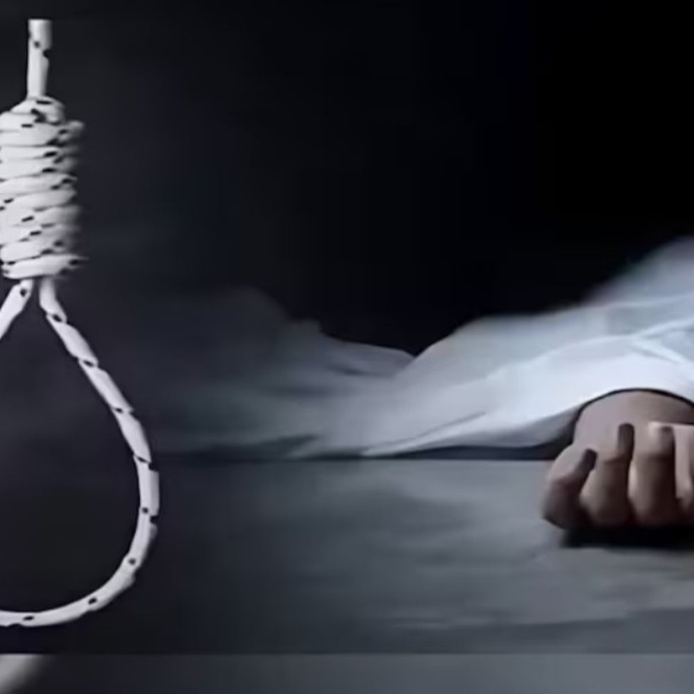 पलामू में महिला का शव पेड़ से लटका मिला:घर से शनिवार को ही निकली थी महिला, बिना पोस्टमॉर्टम अंतिम संस्कार की थी तैयारी