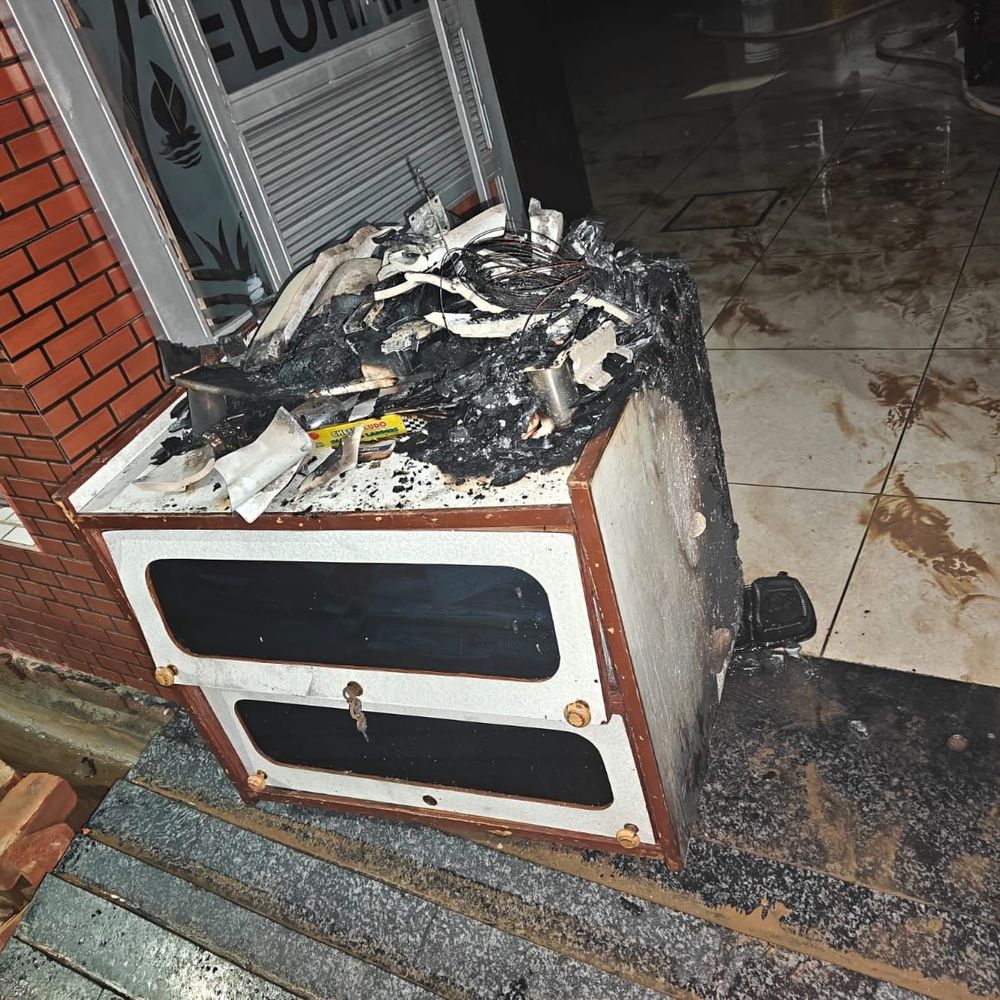 नारनौंद में मकान में लगी आग:कीमती सामान जला, फायर ब्रिगेड ने पाया काबू, 14 साल पहले हो चुकी परिवार के मुखिया की मौत