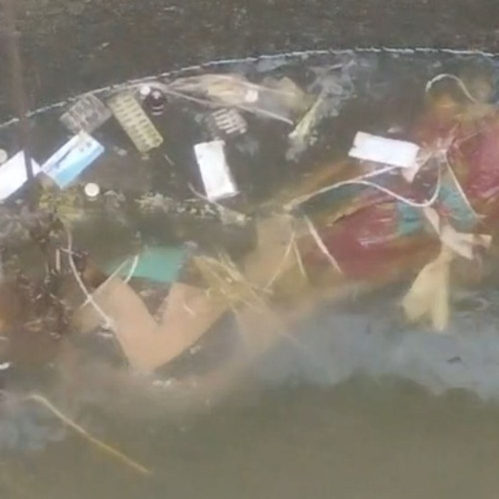 नूंह में कुएं से मिला महिला का शव:बदबू आने पर पास में गया राहगीर; भारी पत्थर बंधा मिला, हत्या की आशंका