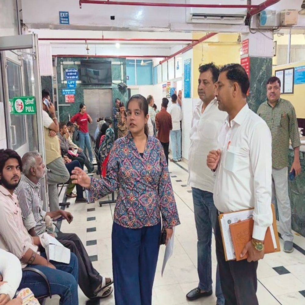 फरीदाबाद में CM फ्लाइंग का प्राइवेट अस्पताल पर छापा:आयुष्मान भारत योजना का रिकॉर्ड जांचा; मरीज से कैश लेने की शिकायत मिली