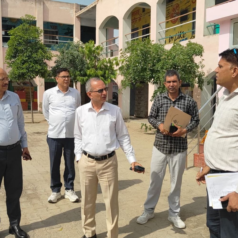 रेवाड़ी में नीट परीक्षा केंद्रों पर SDM का निरीक्षण:सुपरिटेंडेंट को दिए निर्देश; भीड़ जमा पर होगी कार्रवाई; नो-व्हीकल जोन रहेगा लागू