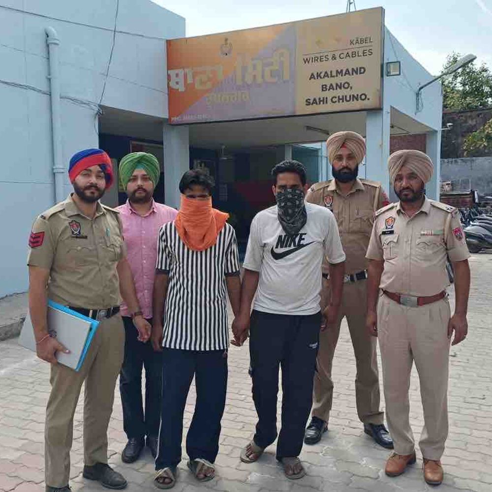 रोपड़ में दो स्नेचर गिरफ्तार:महिला टीचर का पर्स छीनकर हुए थे फरार, मोबाइल बरामद, बाइक जब्त