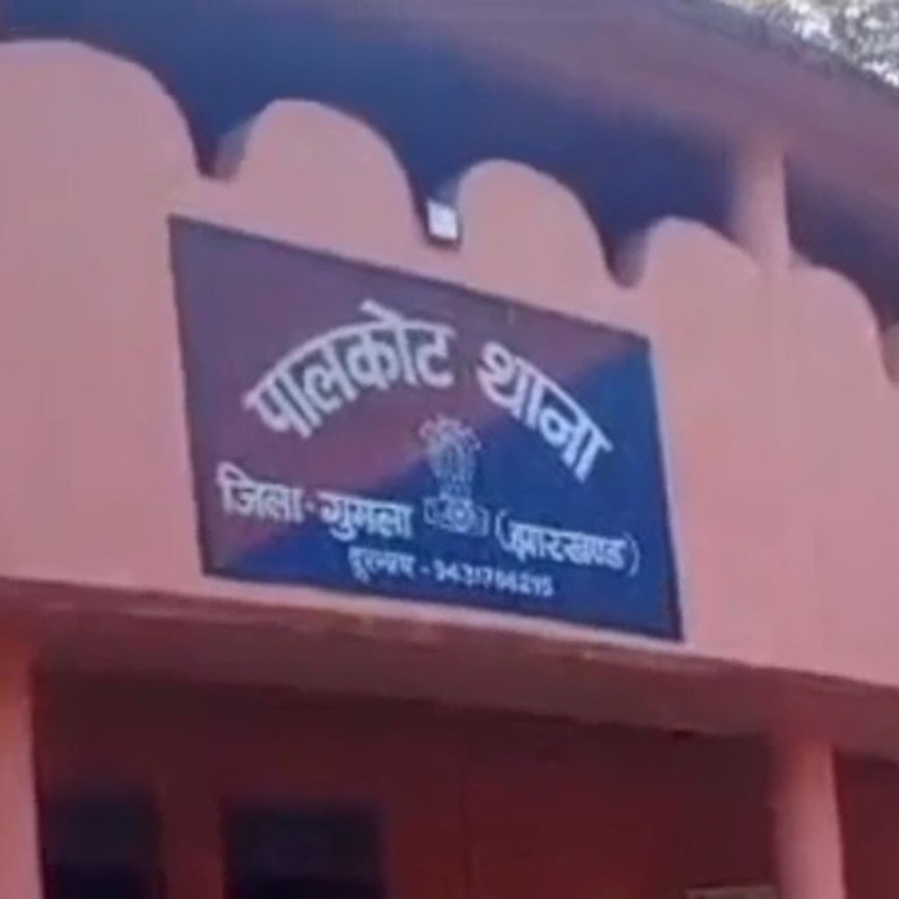 गुमला में दो सहेलियों से तीन युवकों ने किया गैंगरेप:आरोपियों में से एक था ब्वॉयफ्रेंड; पुलिस ने दो को किया गिरफ्तार, एक फरार