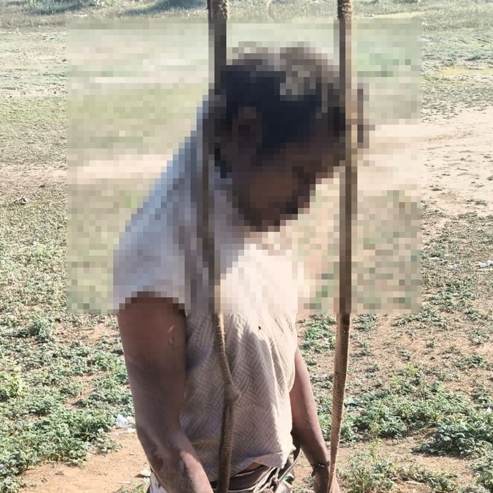 नूंह में पेड़ पर लटका मिला व्यक्ति का शव:सुबह लोगों ने देखा, 2 बच्चों को पिता था; एक दिन पहले ही पत्नी बच्चों संग मायके गई