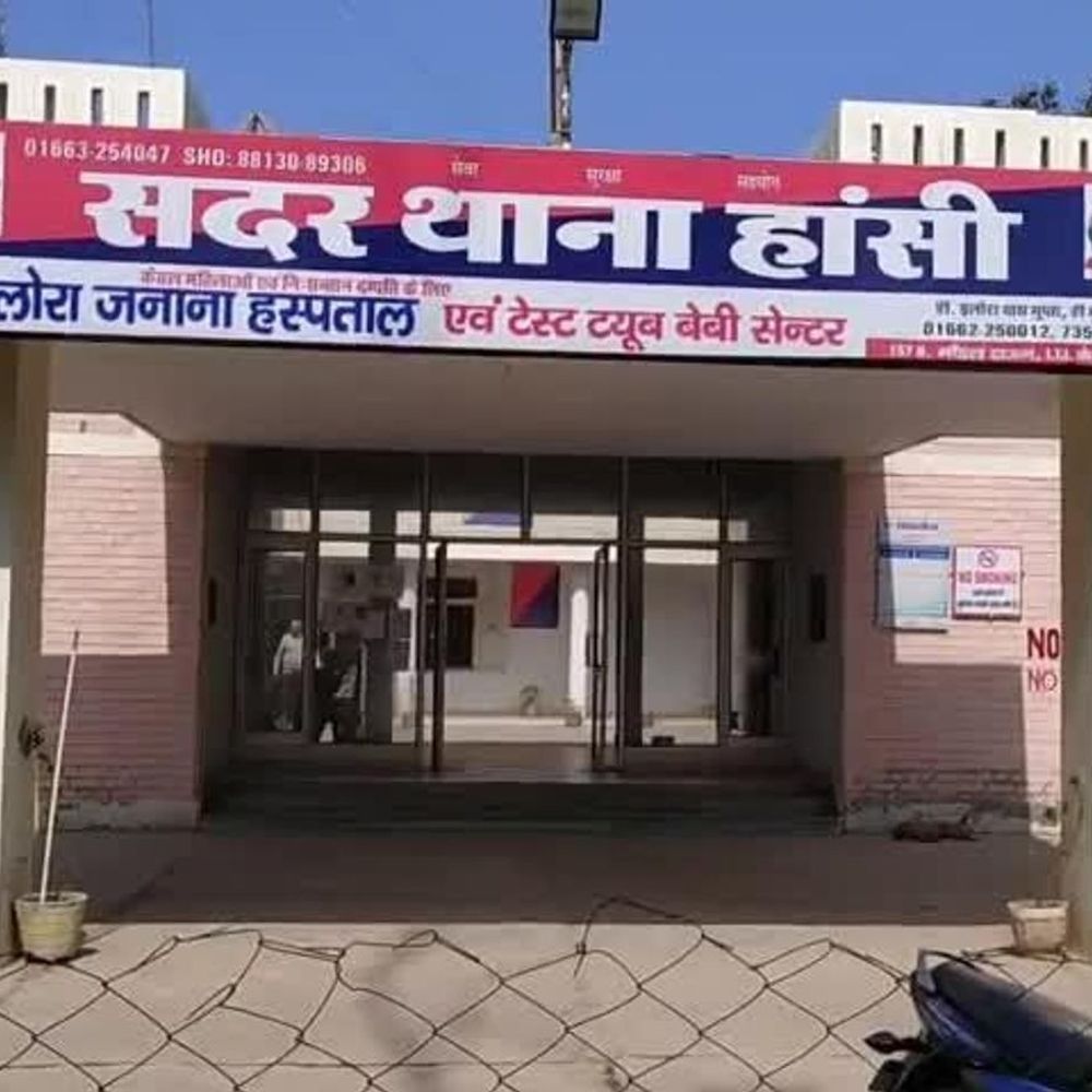 हांसी में बस से व्यापारी की 20 किलो चांदी चोरी:ढाबे पर रुकी थी बस, नास्ता कर लौटा तो बैग पड़ा था, लेकिन अंदर से सामान गायब