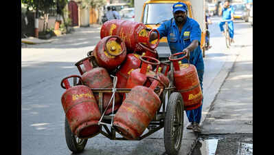 LPG distribution irregularities: 2k cylinders seized, 44 FIRs filed | Delhi News