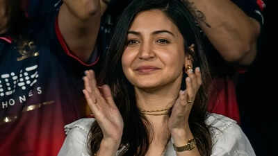 Anushka Sharma cheers for hubby Virat Kohli as he scripts IPL history; actress’ Tulsi mala grabs attention – PICS |