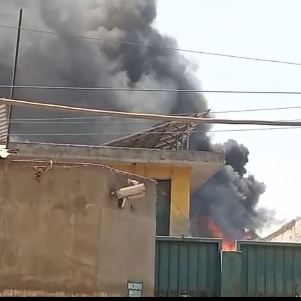 लुधियाना की साइकिल पार्ट्स फैक्ट्री में लगी भीषण आग:जनरेटर में शॉर्ट सर्किट से भड़की लपटें ,फायर ब्रिगेड ने पाया काबू