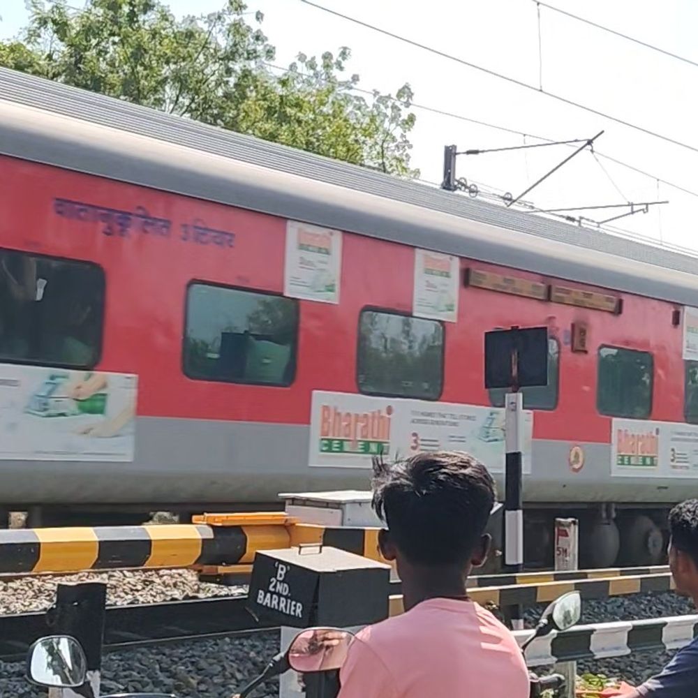 रेलवे ने दो ग्रीष्मकालीन स्पेशल ट्रेनें शुरू कीं:कोलकाता-कानपुर और आसनसोल-झांसी रूट पर मिलेंगी अतिरिक्त सीटें