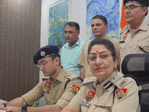 झज्जर के फौजी सुसाइड केस में खुलासा:6 अप्रैल को डायरी में लिखा था नोट; रिवॉल्वर लोड कर गुस्से घुम रहा था नरेंद्र