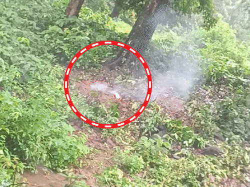 सारंडा जंगल में IED ब्लास्ट; कोबरा जवान घायल:सर्च ऑपरेशन के दौरान हुआ विस्फोट, जवान के पैर में लगा स्प्लिंटर, हालत स्थिर