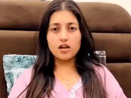 Social media influencer Ishita Pundir trolled | army comment apology | Sirmour