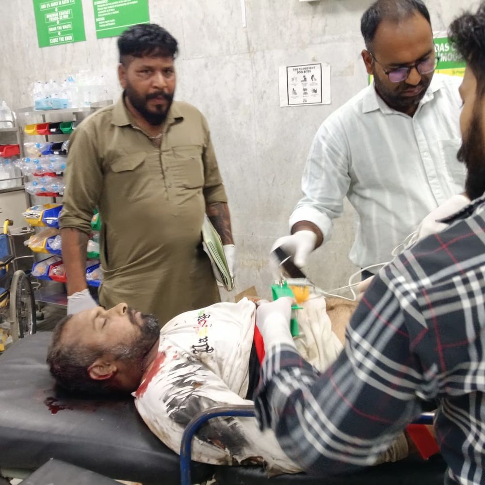 मोगा में बेकाबू कैंटर ने युवक को कुचला:कार-2 स्कूटरों को मारी टक्कर; मोगा-लुधियाना रोड पर हादसे के बाद चालक फरार