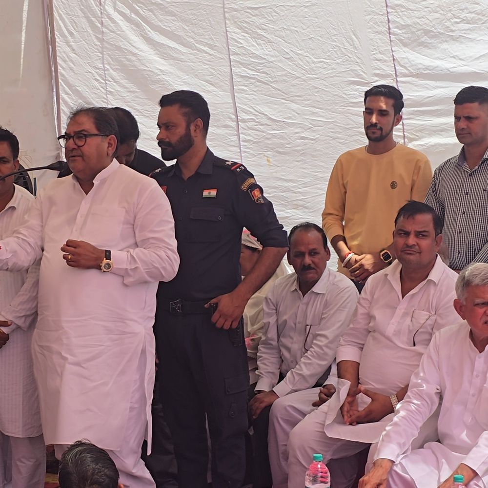 अभय चौटाला ने सरकार की नीतियों पर उठाए सवाल:नरवाना मंडी में बोले- किसानों के हित में नहीं थीं गेहूं खरीद की शर्तें