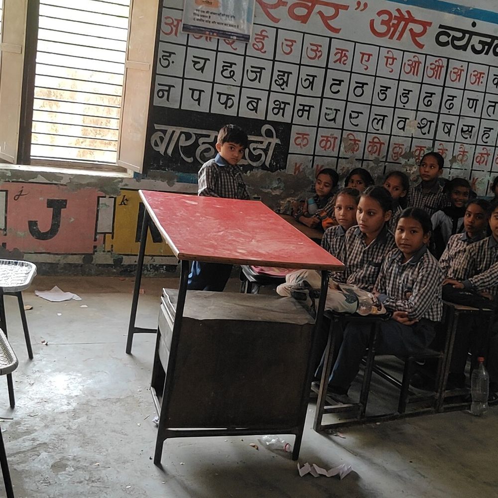 रतिया में अभिभावकों ने बच्चों को स्कूल भेजना बंद किया:सरपंच ने भी अपनी बेटी को सरकारी स्कूल से हटाया; 147 बच्चों पर सिर्फ 3 टीचर