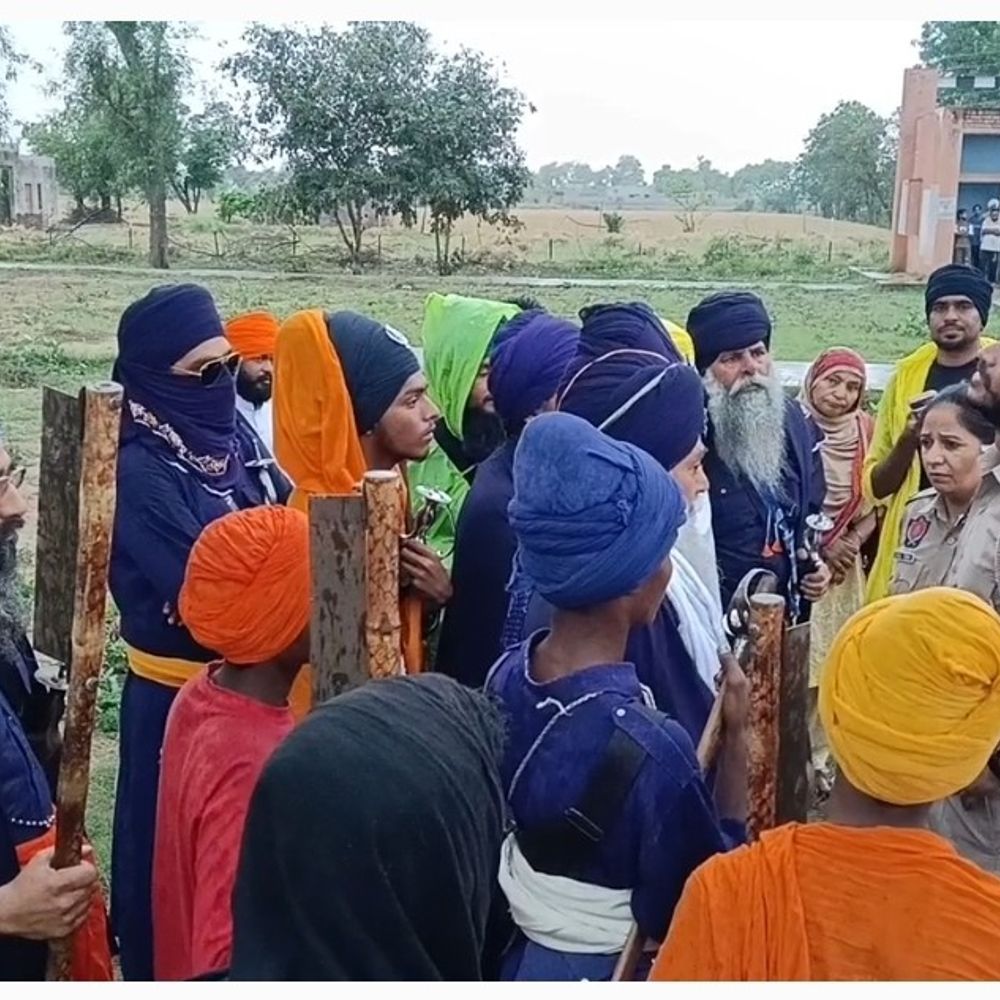 पति से झगड़े में पेट्रोल लेकर टंकी चढ़ी मां-बेटी:मारपीट और घर से निकालने का आरोप, बोली-इंसाफ नहीं मिला तो आग लगा लूंगी