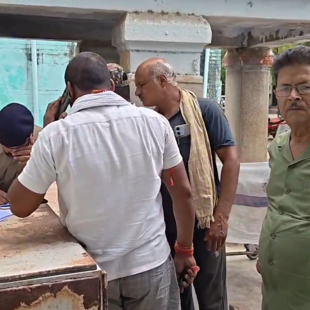 केनुहट मोड़ पर सड़क हादसे में किसान की मौत:जमुई में तेज रफ्तार बाइक ने साइकिल सवार को मारी टक्कर, एक युवक घायल