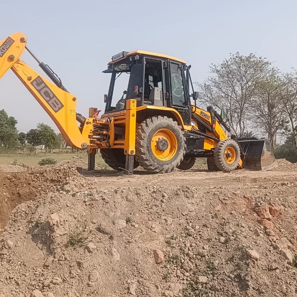 घरौंडा की 3 अवैध कॉलोनियों में तोड़ी सड़कें:28 एकड़ में डवलप की जा रही थी, बिना अनुमति निर्माण करने वालों पर होगी FIR