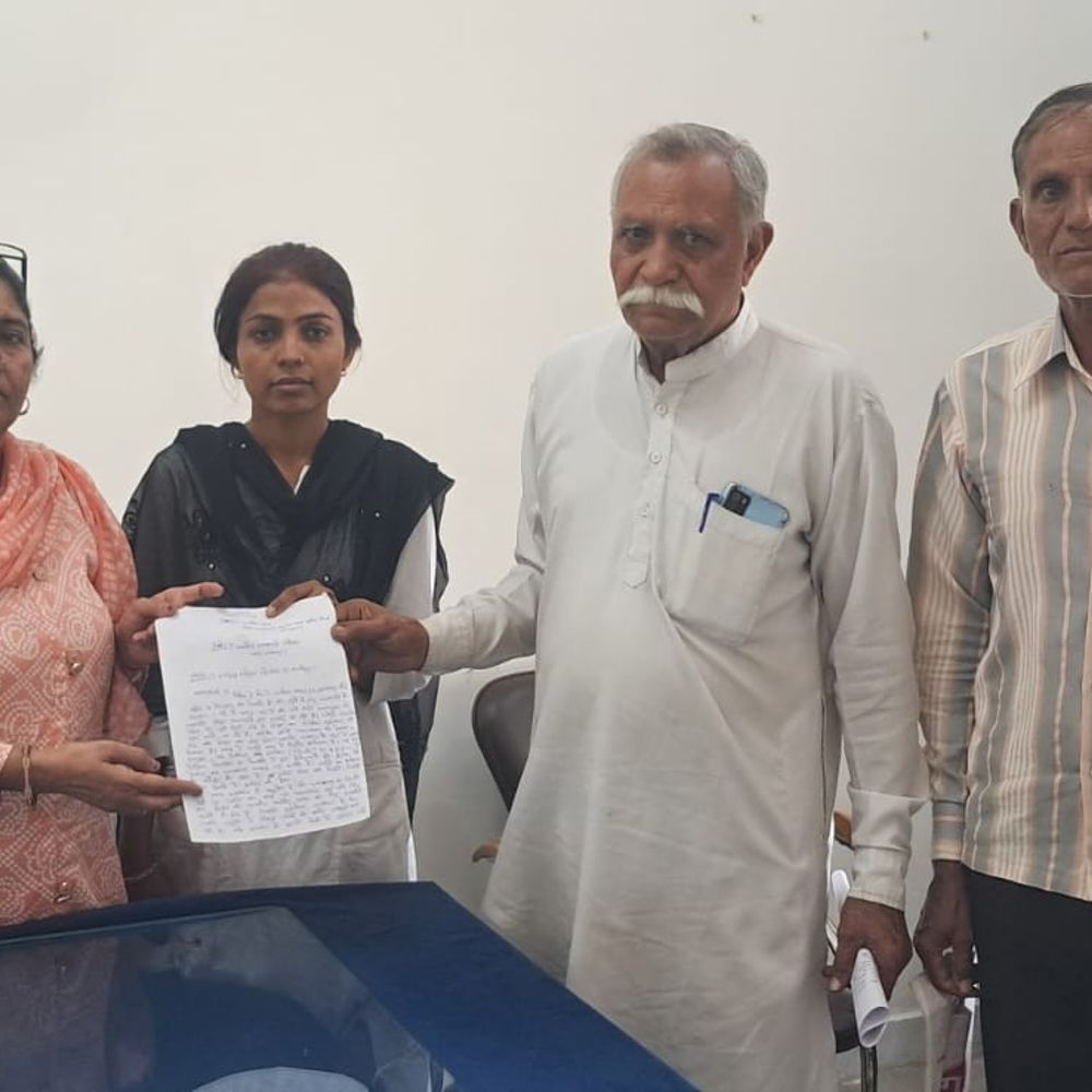 महेंद्रगढ़ में भारत मुक्ति मोर्चा ने DC को दी शिकायत:जनगणना टीचर्स की बजाय शिक्षित बेरोजगारों से कराने की मांग