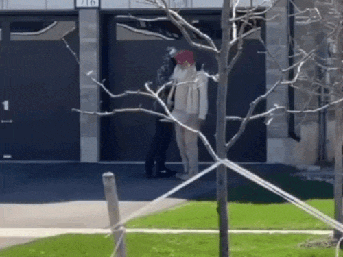 कनाडा में बुजुर्ग पंजाबी को धक्के मारे:मास्क लगा आया कैनेडियन युवक, बोला- इंडिया जाओ; पुलिस ने जमीन पर गिरा अरेस्ट किया