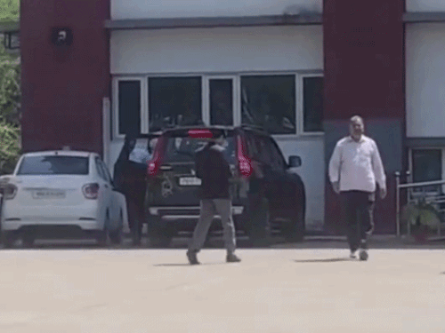 पंचकूला नगर निगम फ्रॉड केस में स्वाति तोमर का सरेंडर:अकाउंट में ट्रांसफर हुए थे करीब 30 करोड़, वकील बोला-गलत प्रोजेक्ट बताकर इस्तेमाल किया