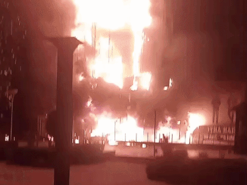 पानीपत के मित्तल मेगा मॉल में लगी आग:लोगों में मची भगदड़; फायर ब्रिगेड की कई गाड़ी पहुंची, शॉर्ट सर्किट की आशंका