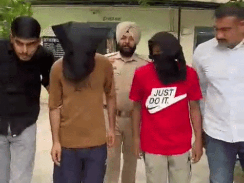 मंदिरों में सेंध लगाने वाले 2 शातिर चोर गिरफ्तार:पंचकूला पुलिस ने बरामद किए कैश-चांदी के जेवर, दोनों आरोपी भेजे न्यायिक हिरासत