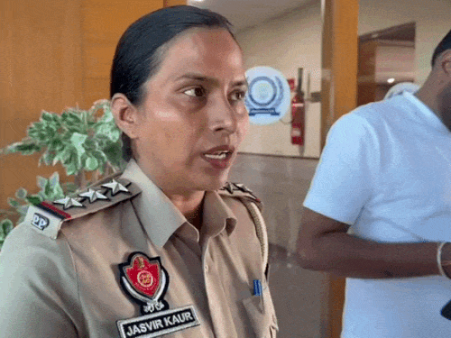 न्यू चंडीगढ़ के स्कूल में महिला इंस्पेक्टर से बदतमीजी:बोलीं- धक्के मारकर ऑफिस से बाहर निकाला, बेटे का सेक्शन बदलाने पहुंची थीं