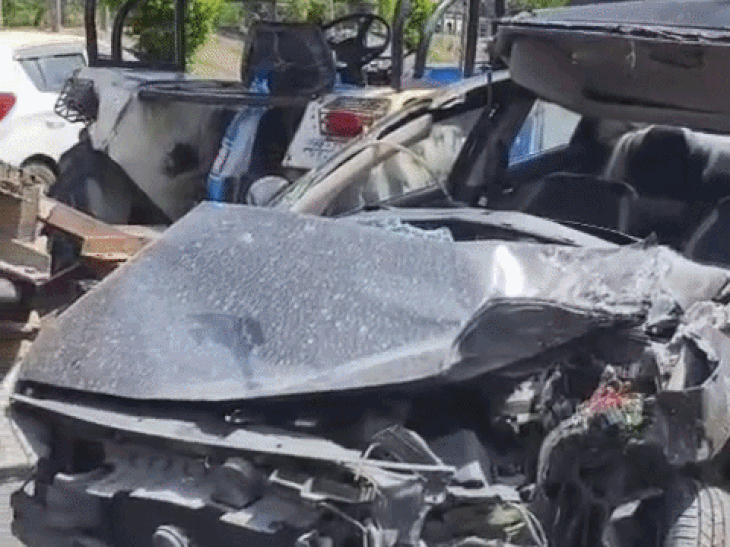 पंचकूला में हाईवे पर कार और ट्रैक्टर की टक्कर:दोनों वाहन सवार घायल, ओवरटेक के चक्कर में हादसा; ट्राली पलटी