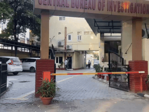 चंडीगढ़ CBI-बिल क्लर्क के घर से मिले 25 लाख:रिटायर्ड सैनिकों के बनाए फर्जी बिल, ECHS फर्जीवाड़े में कई अस्पतालों का रिकॉर्ड जब्त