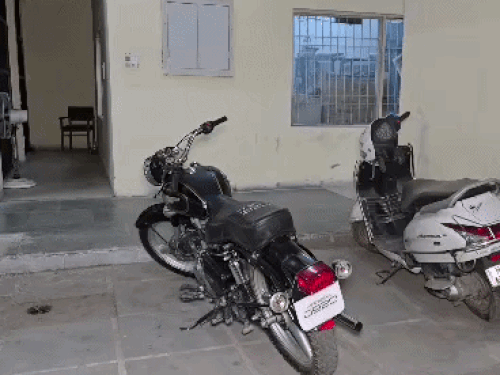 यमुनानगर जगाधरी बाजार में बुलेट बाइक को लेकर विवाद:SPO से चालान मशीन छीनी, थप्पड़ मारकर भागा नाबालिग; चाचा ने थाने में किया हंगामा